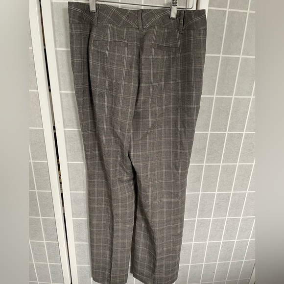 Ann Taylor Signature Fit Pants, Gray white checkered pattern, Size 6 Petite. - Picture 2 of 3